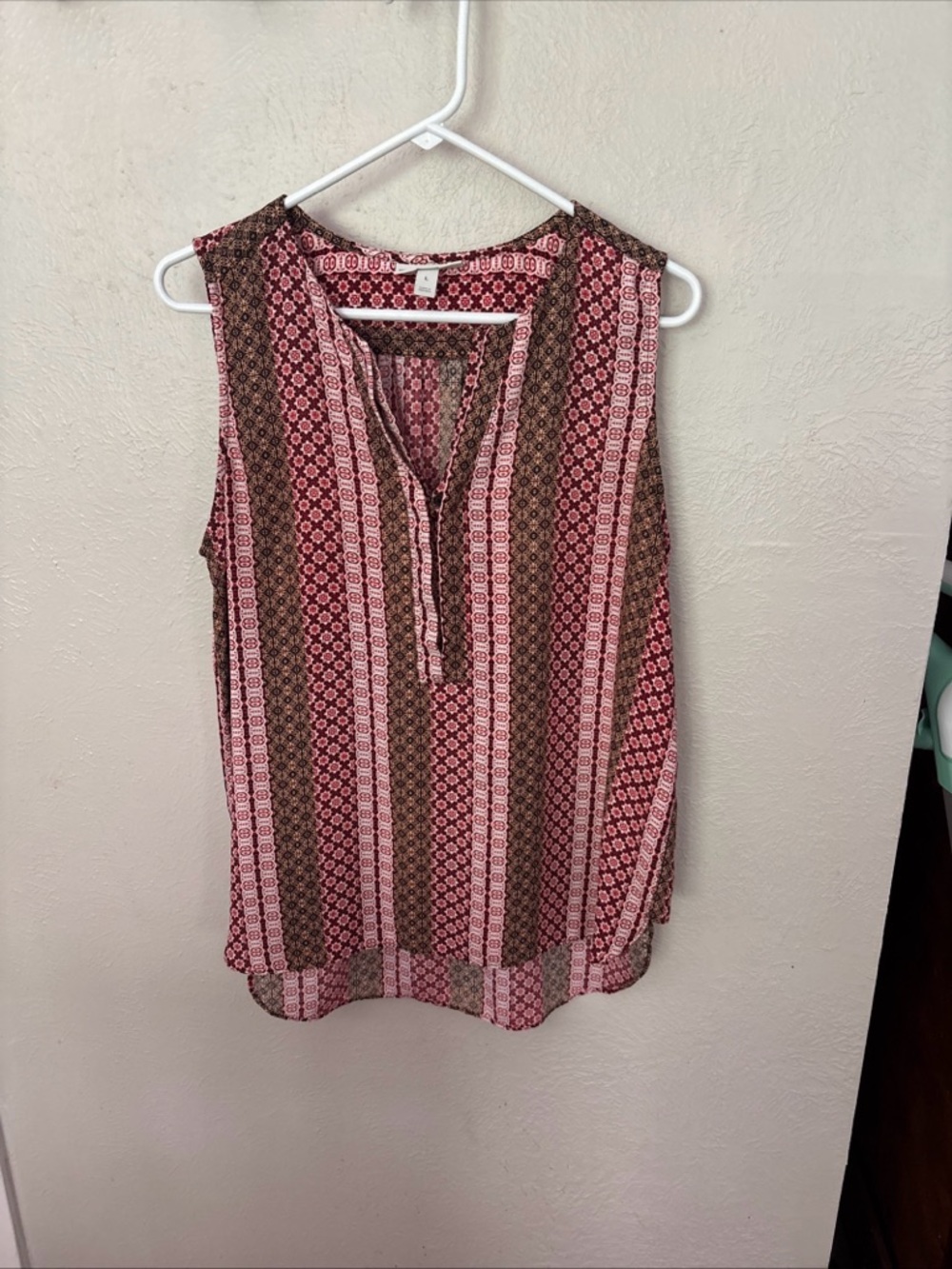 Dana Buchman Pink and Brown Sleeveless V-Neck Printed Camisole